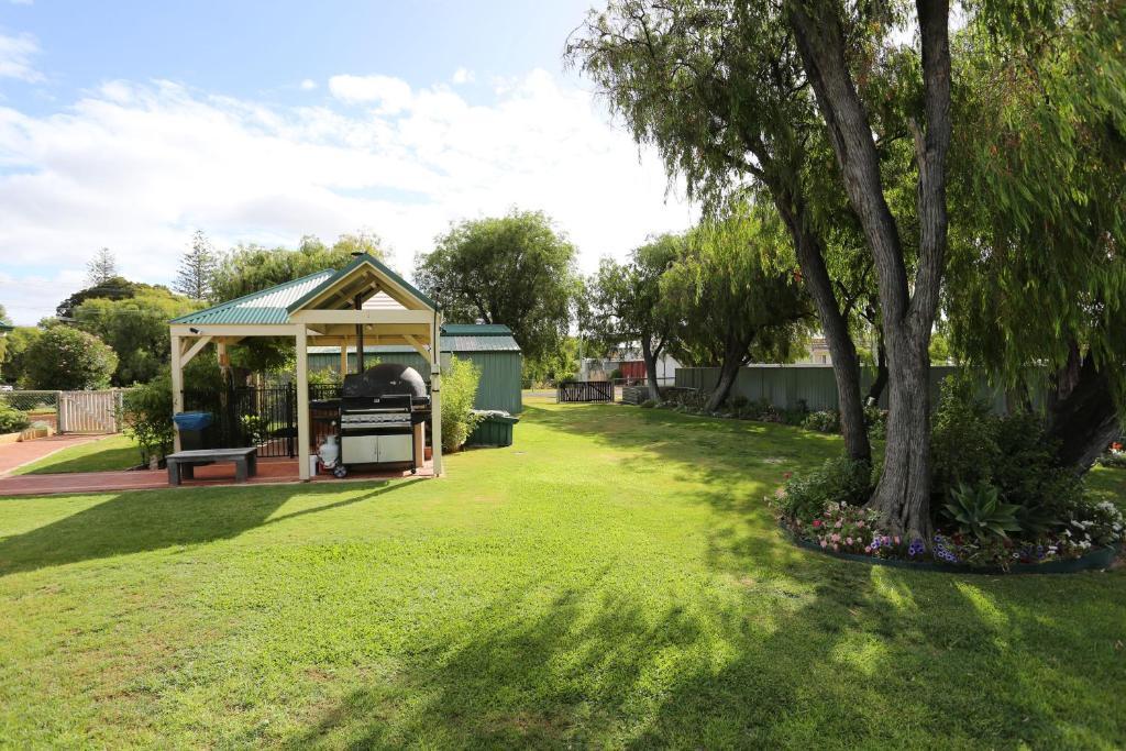 Busselton Guest House Bagian luar foto