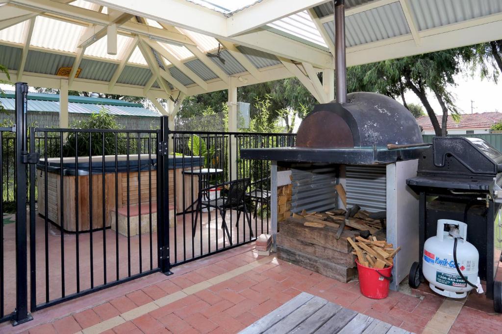 Busselton Guest House Bagian luar foto