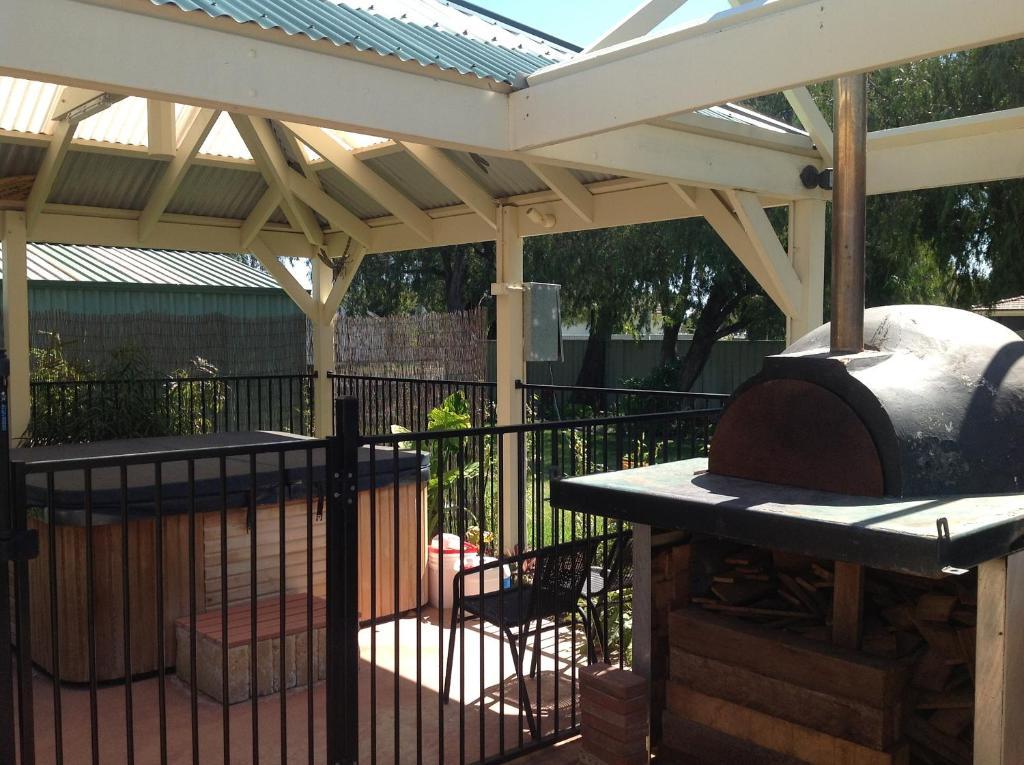 Busselton Guest House Bagian luar foto